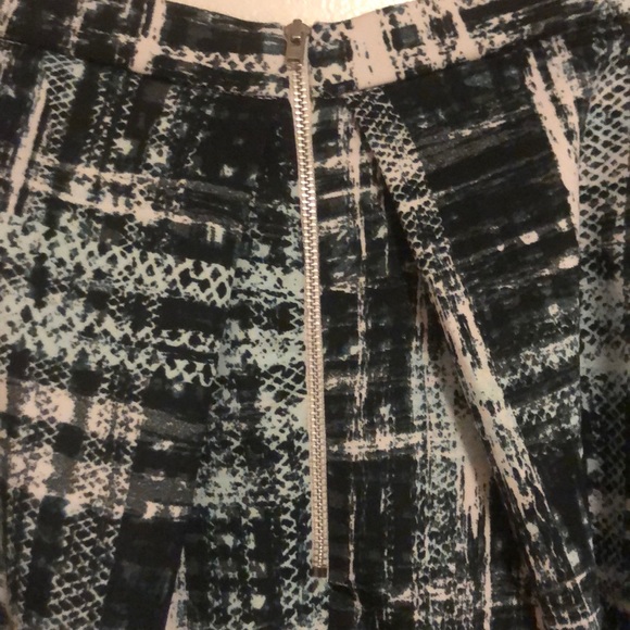 Scuba midi skirt with box pleats - Picture 3 of 6